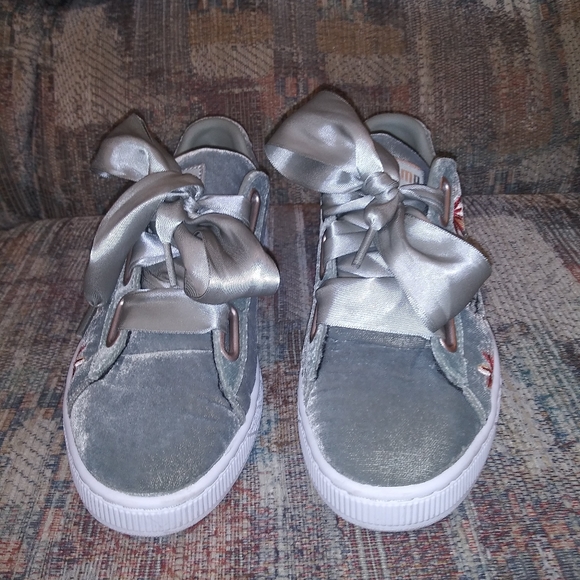 Puma Shoes - NWT Puma bow sneakers💐